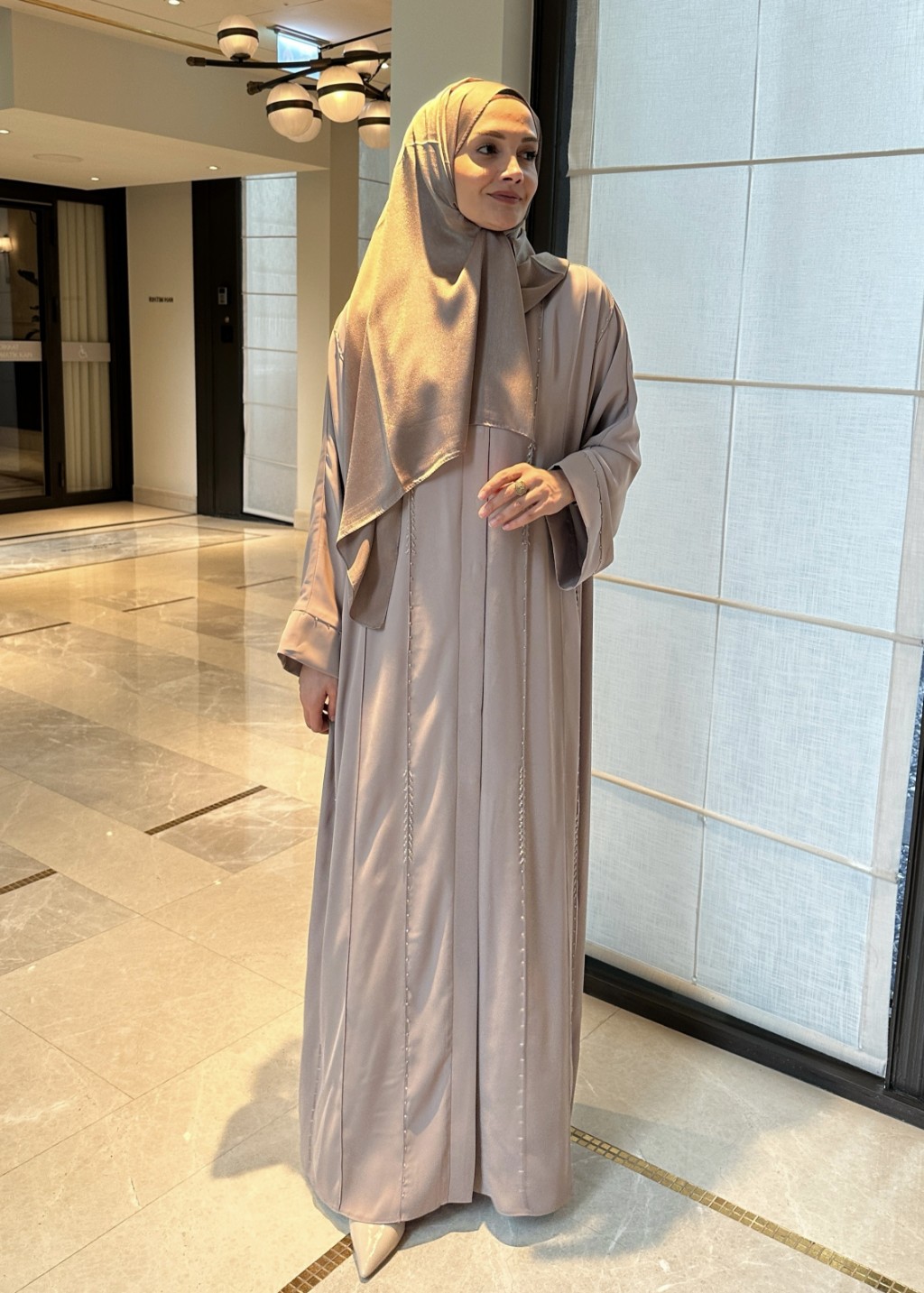 Aura Taşlı Abaya Krem