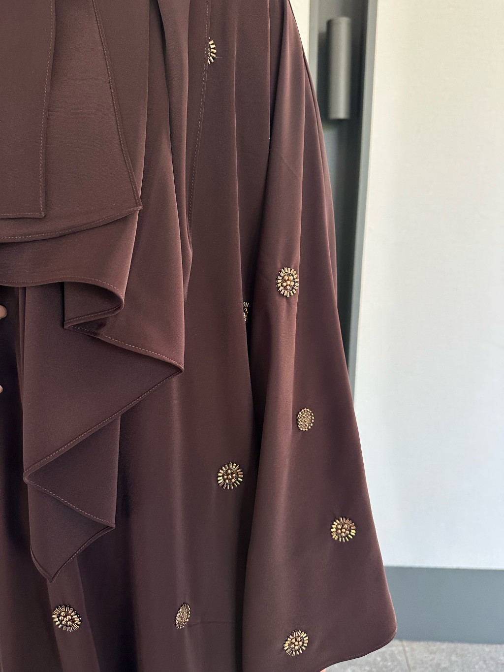 Naira Abaya Kahverengi Küçük Desen 